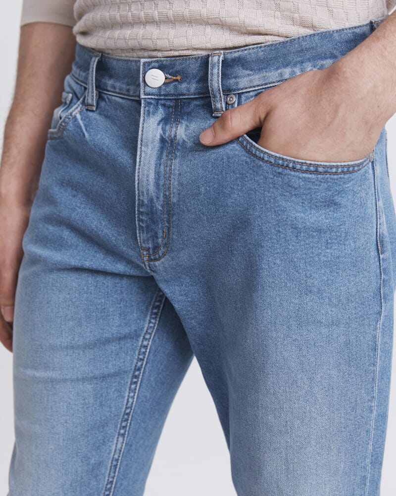Cooper Straight Leg Jean in LIGHT WASH