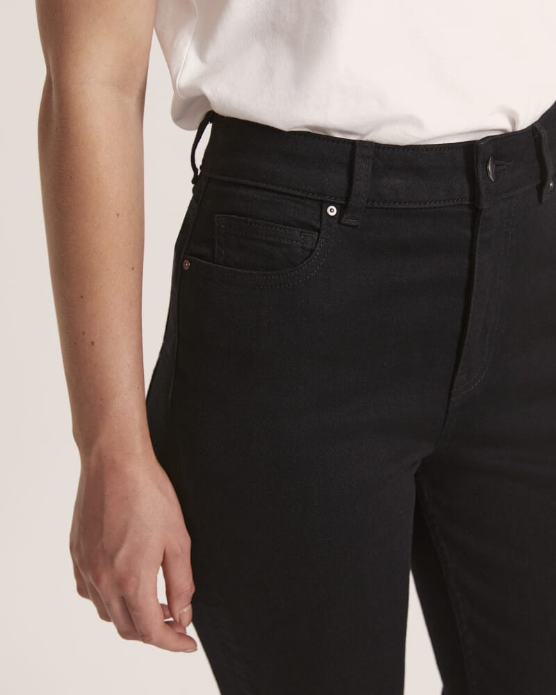 Anna Straight Leg Jean in BLACK