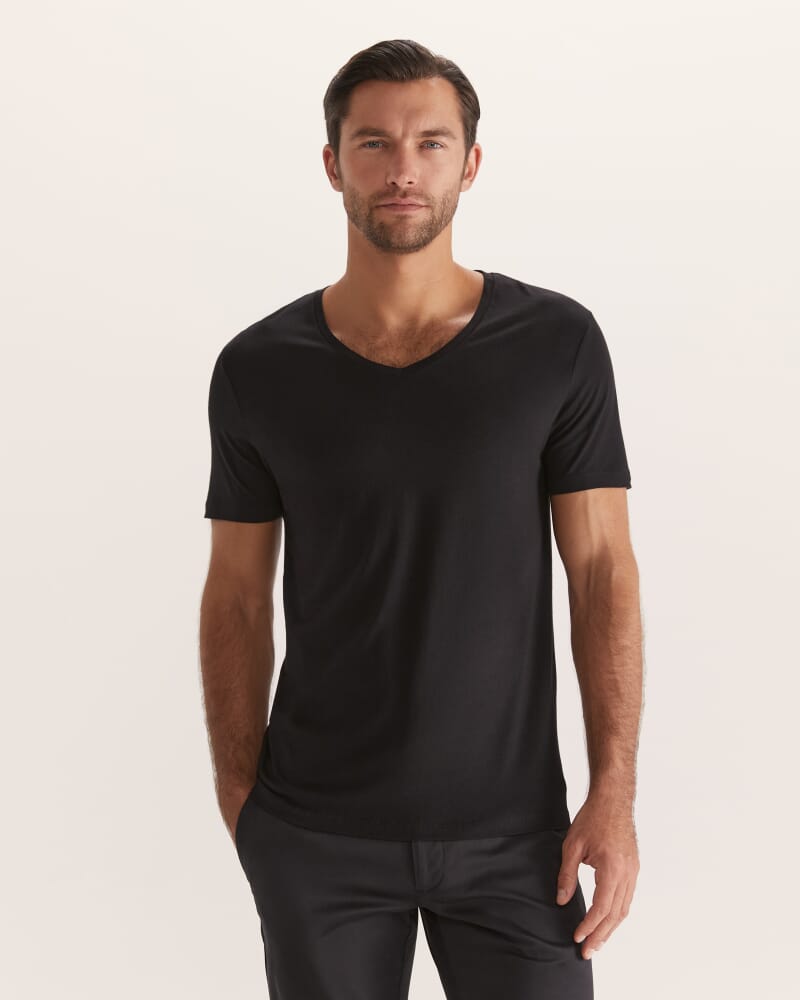 Daniel V Neck Tee in BLACK