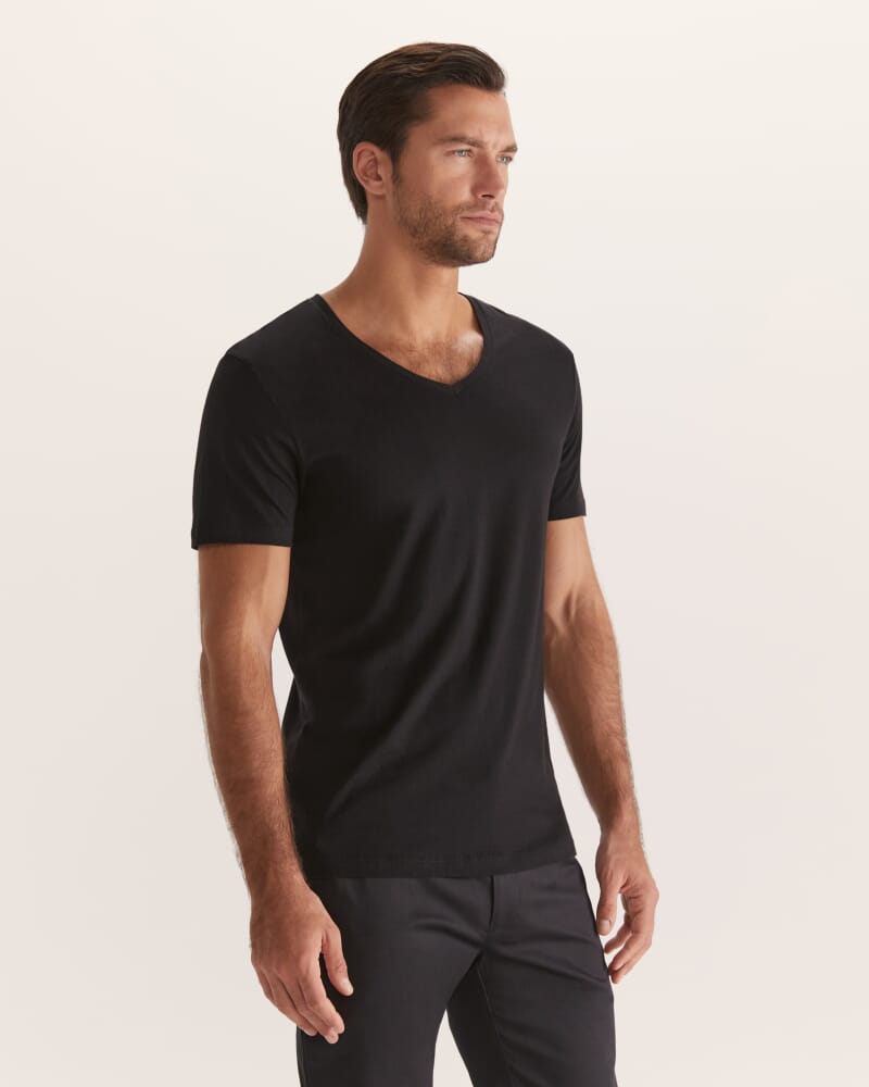Daniel V Neck Tee in BLACK