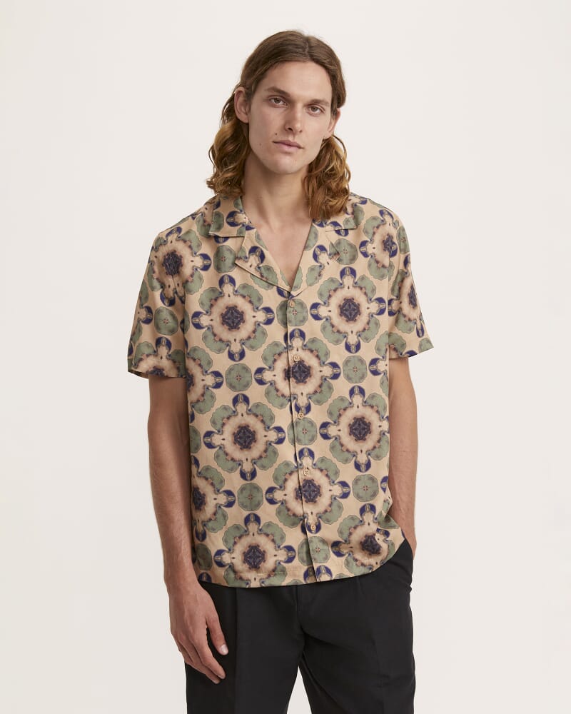 Mavern Short Sleeve Resort Print Shirt in TEAL MULTI