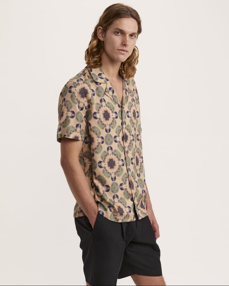 Mavern Short Sleeve Resort Print Shirt in TEAL MULTI