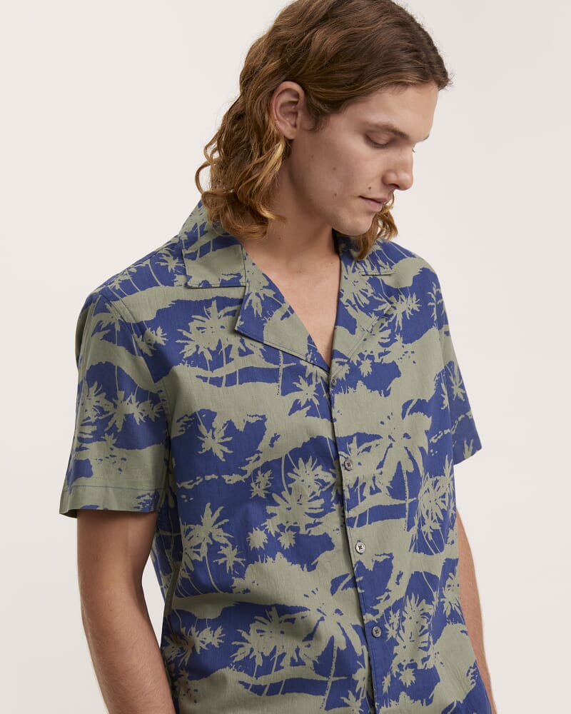 Tennant Short Sleeve Resort Print Shirt in MID NAVY/TEAL