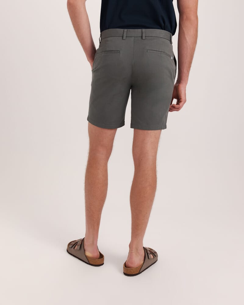 Mills Stretch Short in DARK GREEN