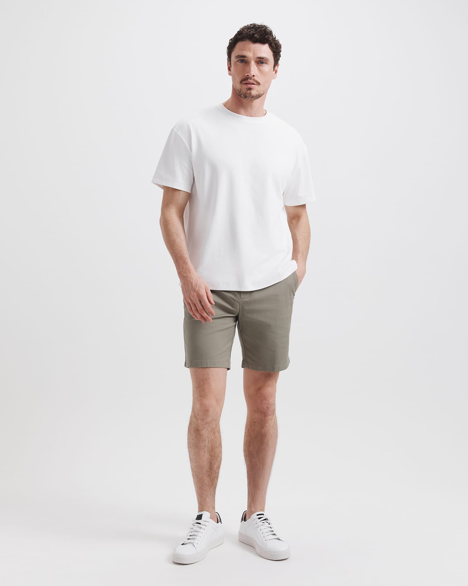 Mills Stretch Short