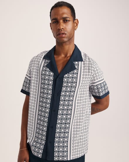 Hercules Short Sleeve Resort Print Shirt in NAVY