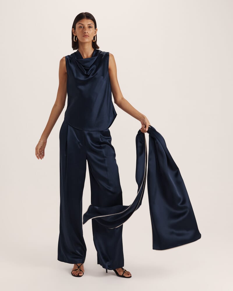 Sallee Contrast Edge Scarf in MIDNIGHT