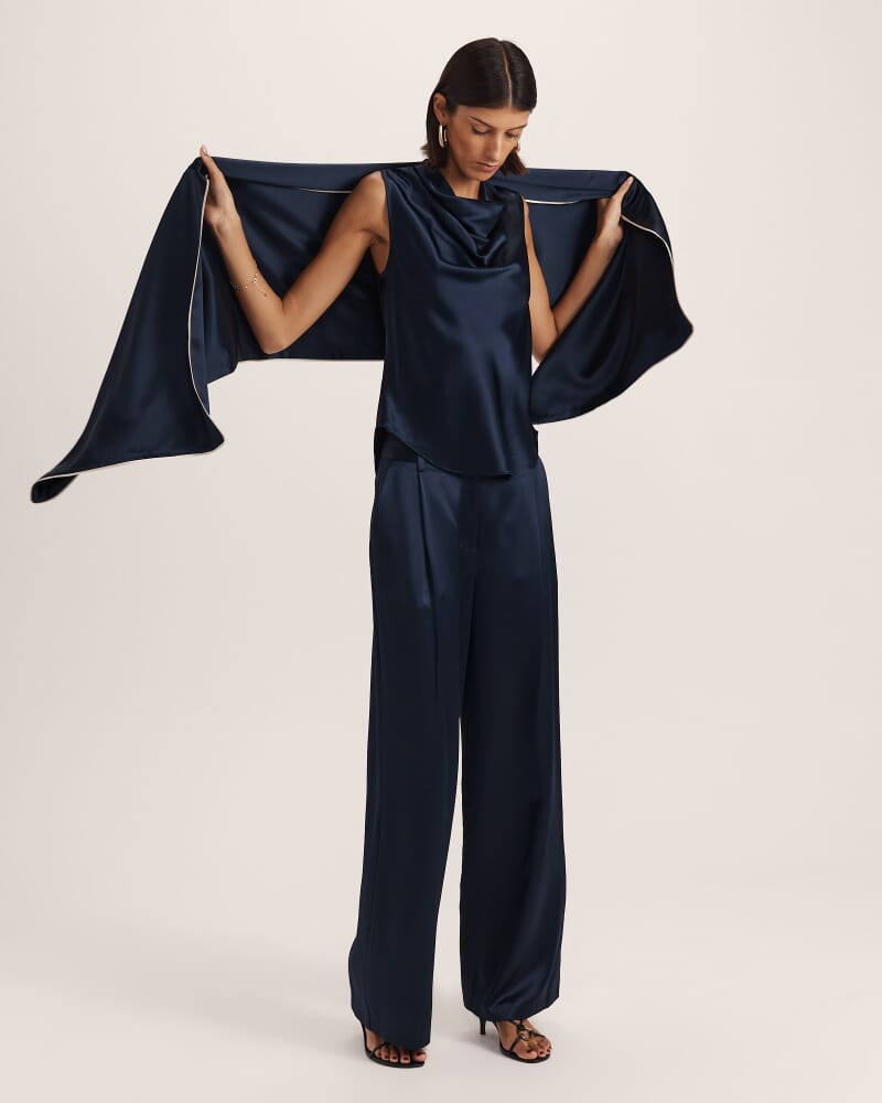 Sallee Contrast Edge Scarf in MIDNIGHT