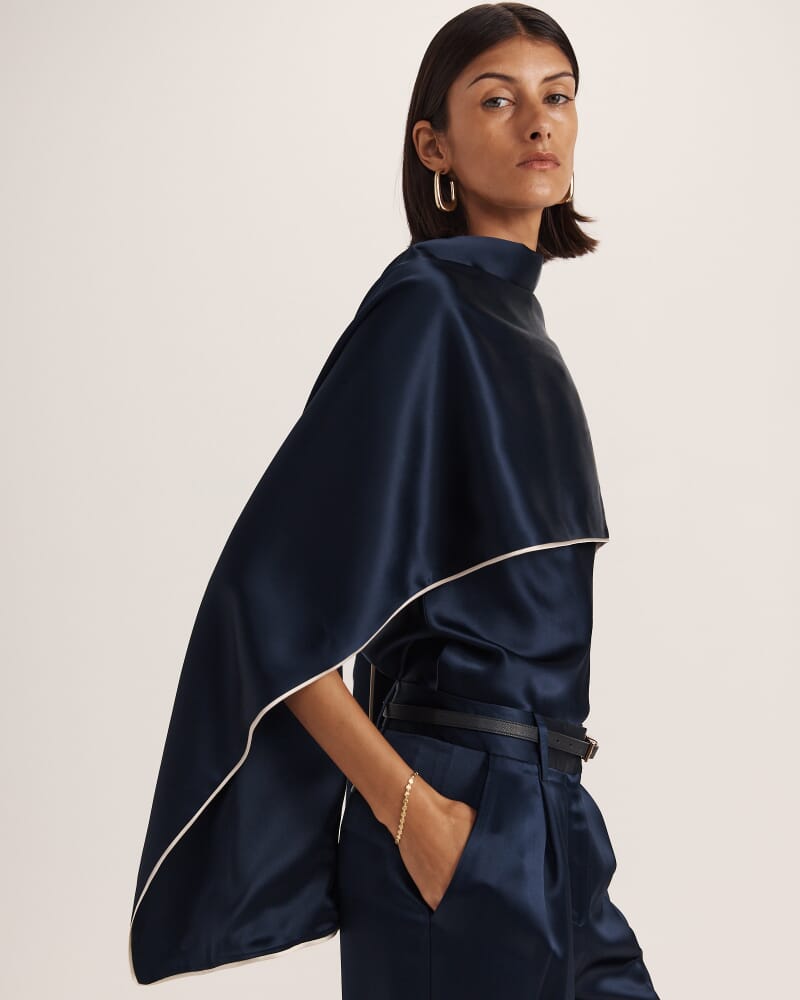 Sallee Contrast Edge Scarf in MIDNIGHT