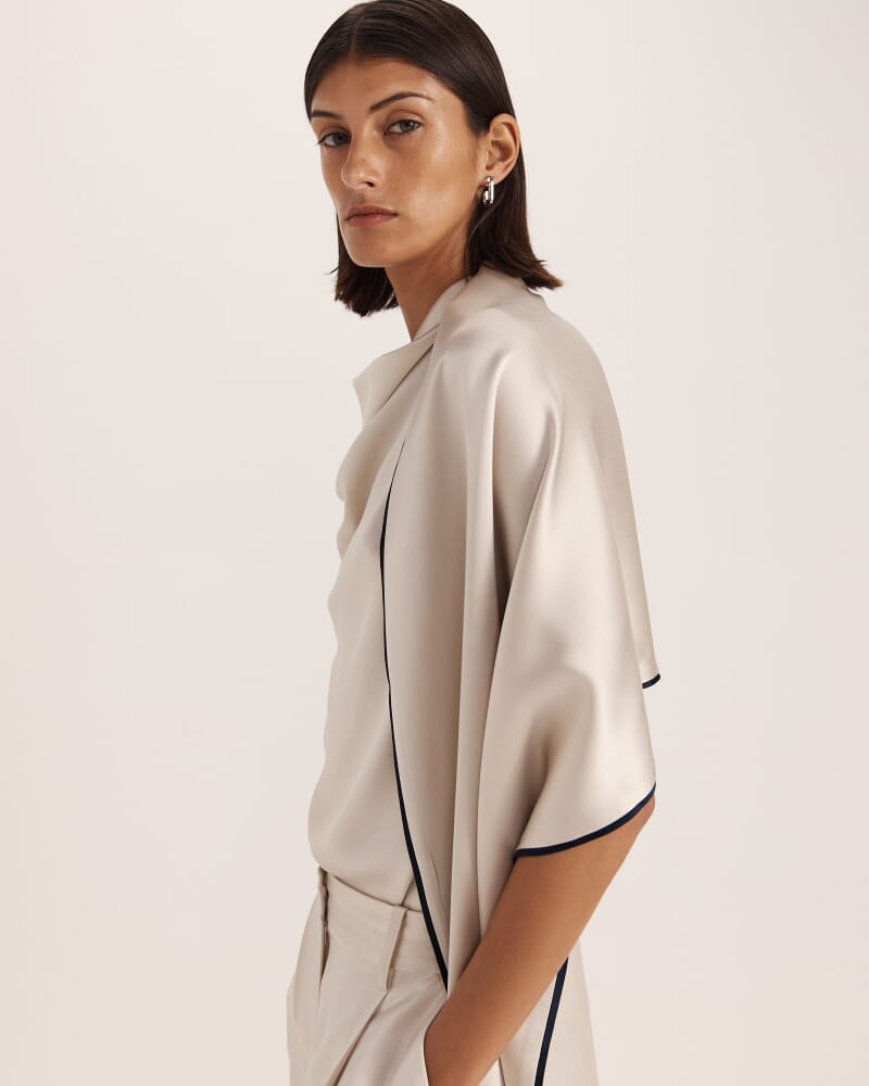 Sallee Contrast Edge Scarf in OYSTER