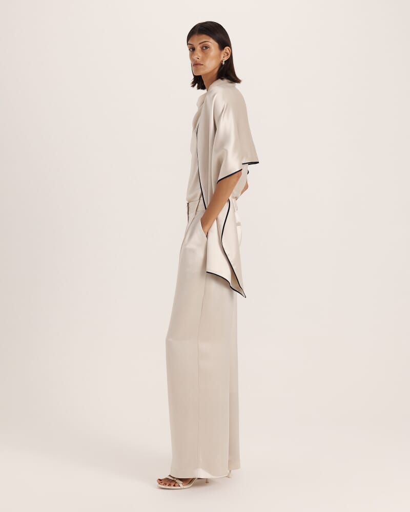 Sallee Contrast Edge Scarf in OYSTER