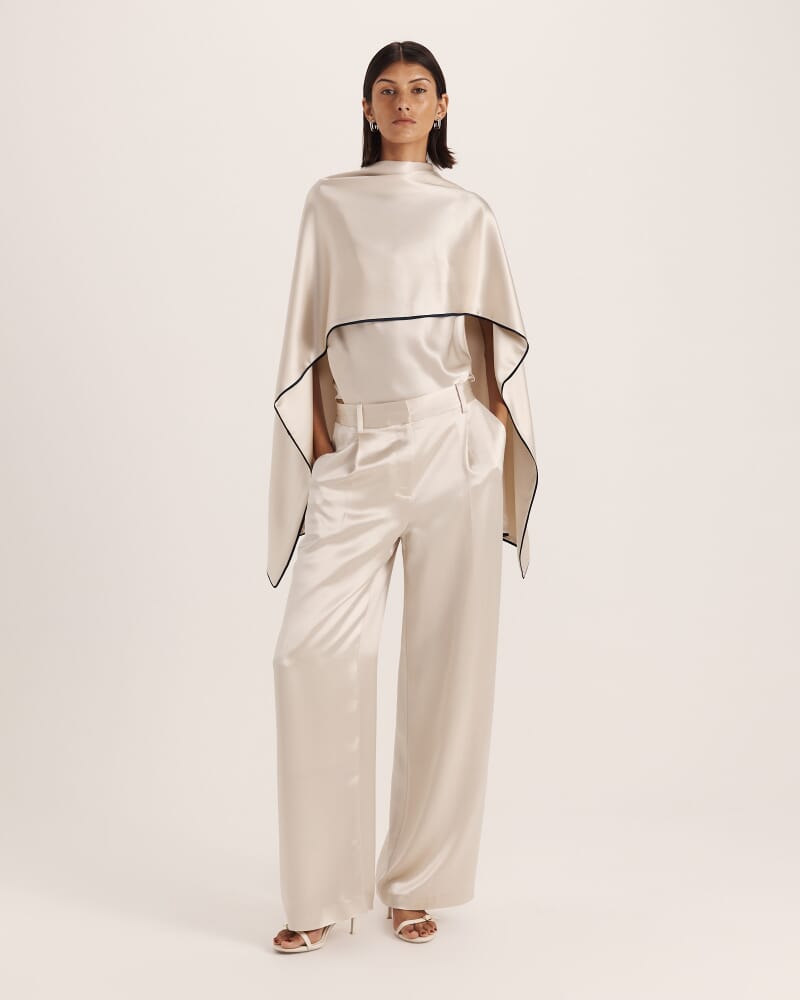 Sallee Contrast Edge Scarf in OYSTER