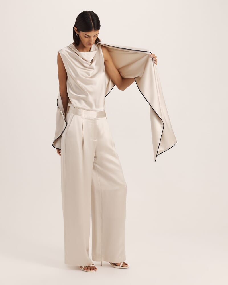 Sallee Contrast Edge Scarf in OYSTER