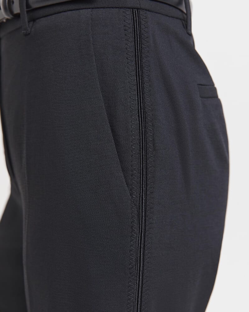 Dharma Tailored Short in BLACK