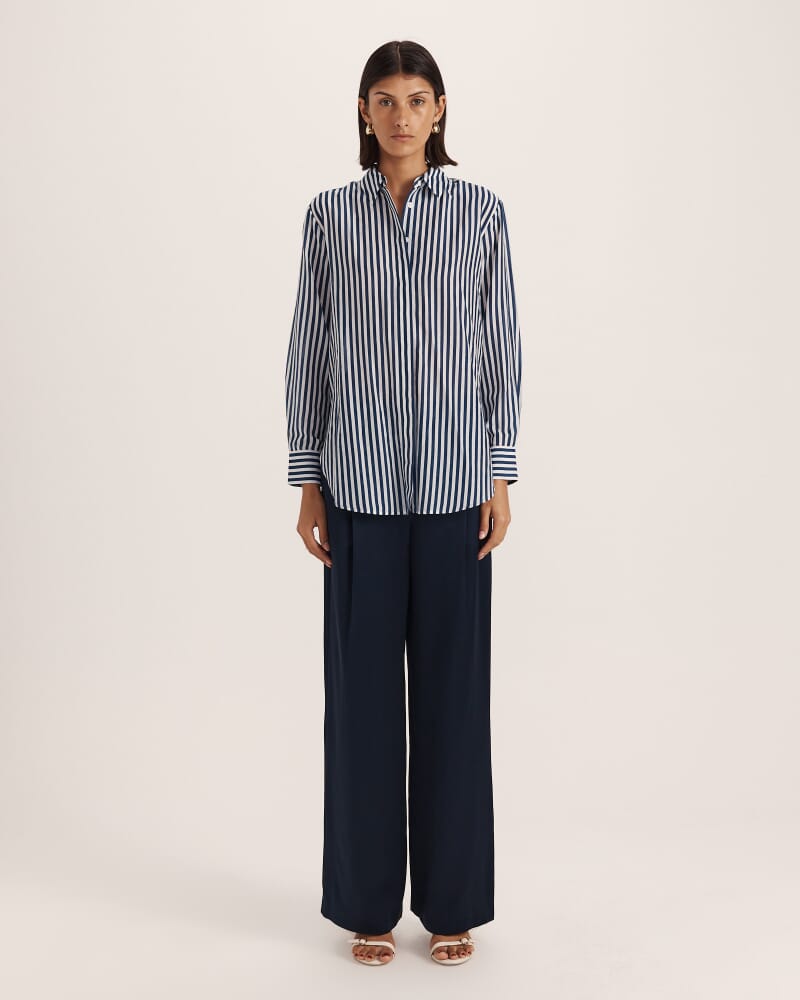 Cora Silk Cotton Boyfriend Shirt in White/Navy