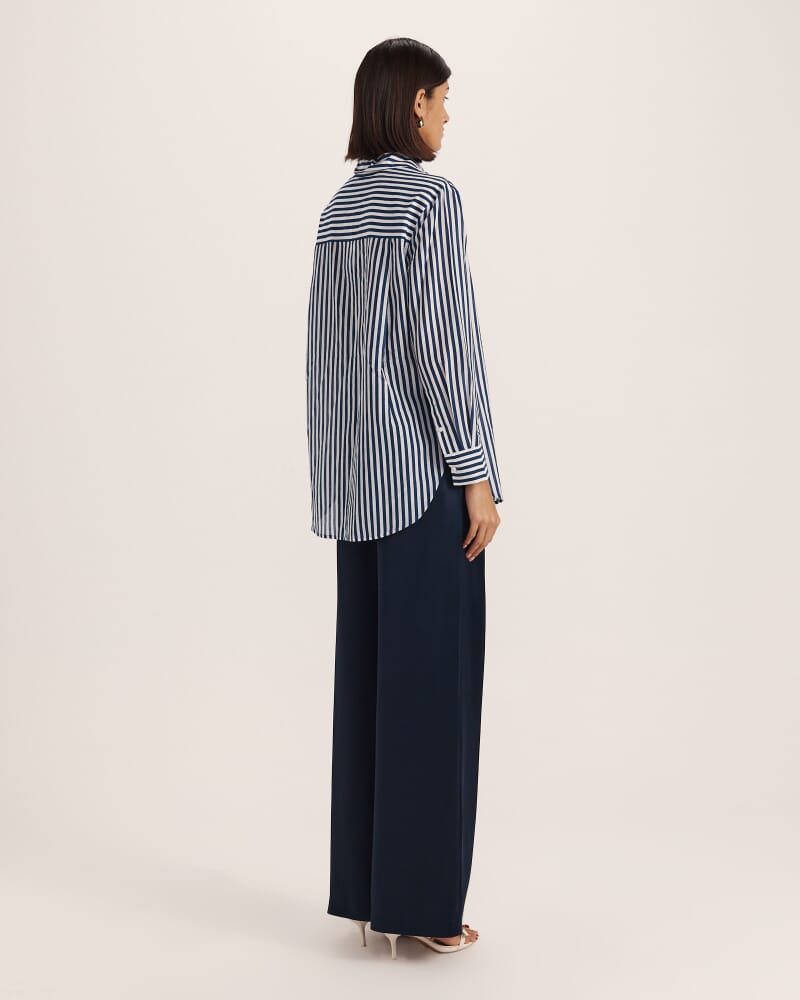 Cora Silk Cotton Boyfriend Shirt in White/Navy