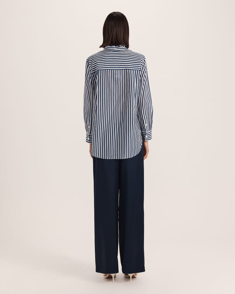 Cora Silk Cotton Boyfriend Shirt in White/Navy